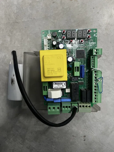 Central controle de portões Roger H70/104 AC "USADO"